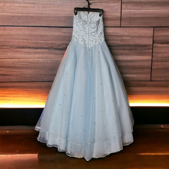 Womens 7/8 powder blue morilee ballgown. - Picture 4 of 16